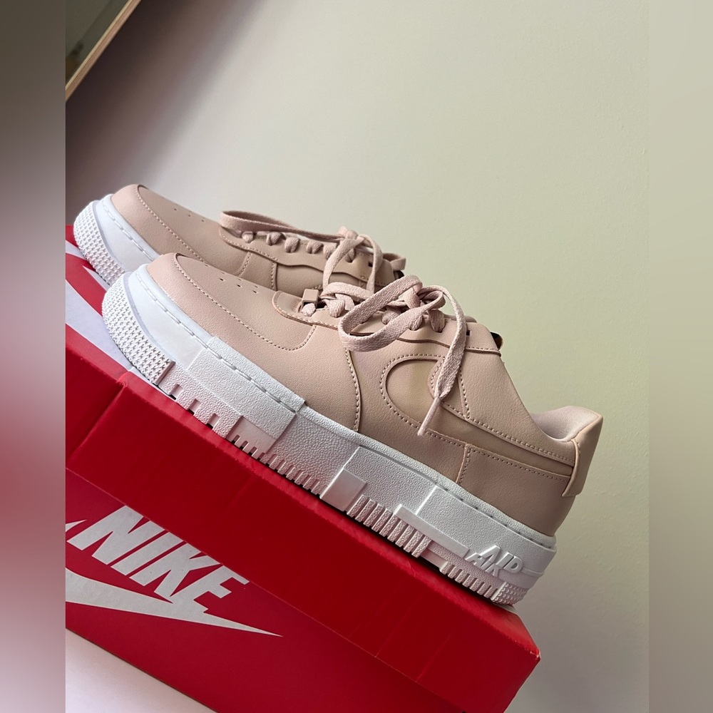 NEW Nike Air Force 1 Low Pixel